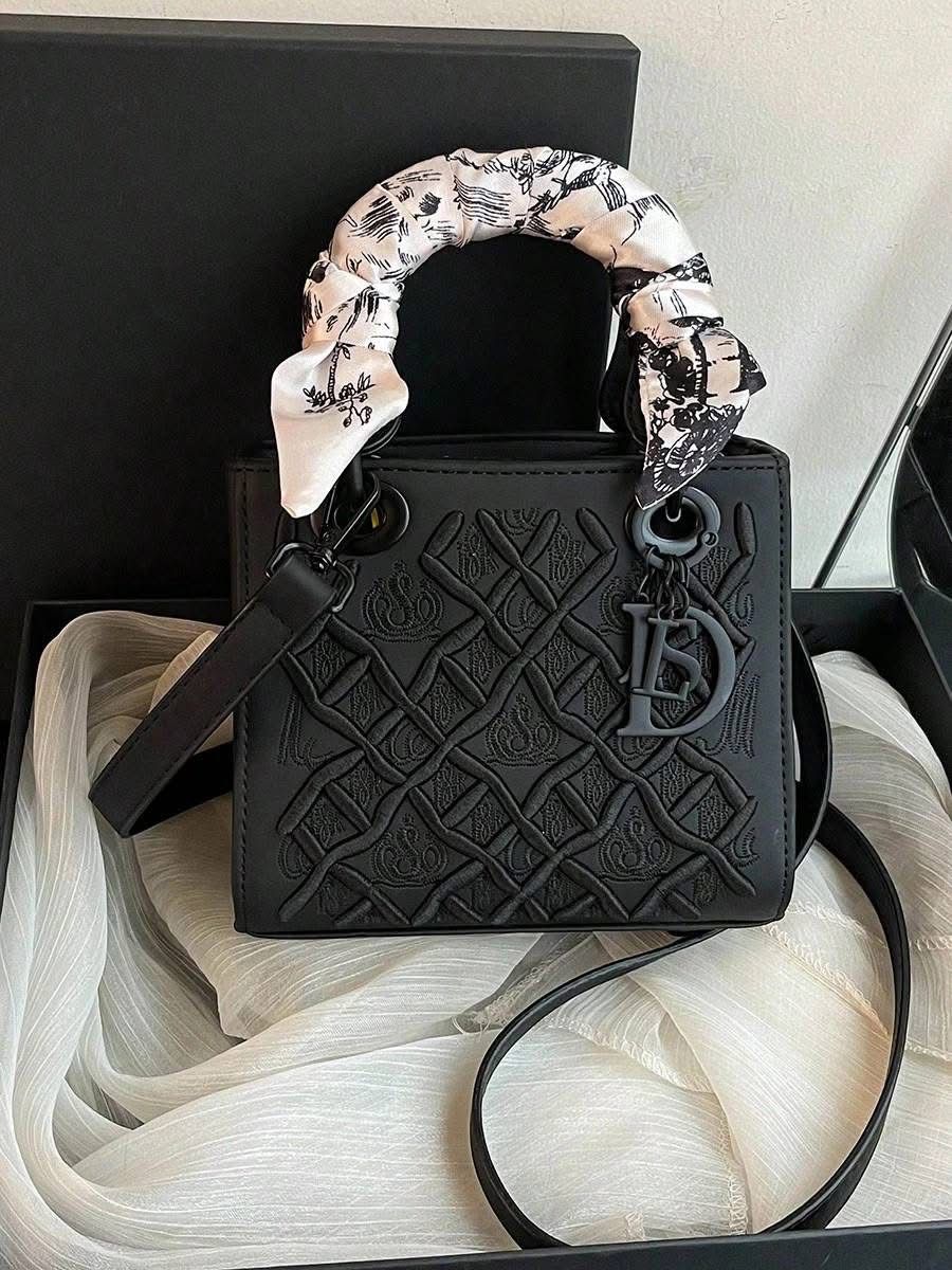 Jolie sac pour grande dame